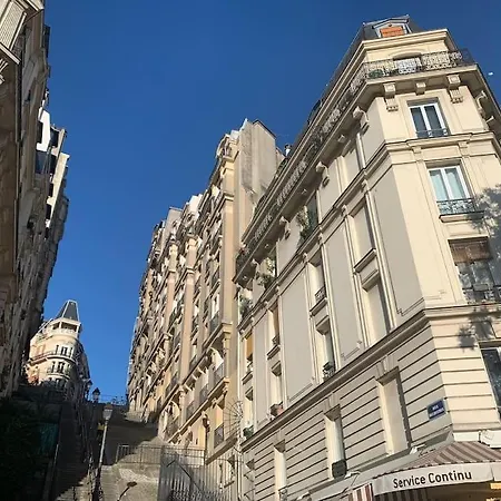 Haussmanien Au Coeur Du Village Montmartre ! Parigi